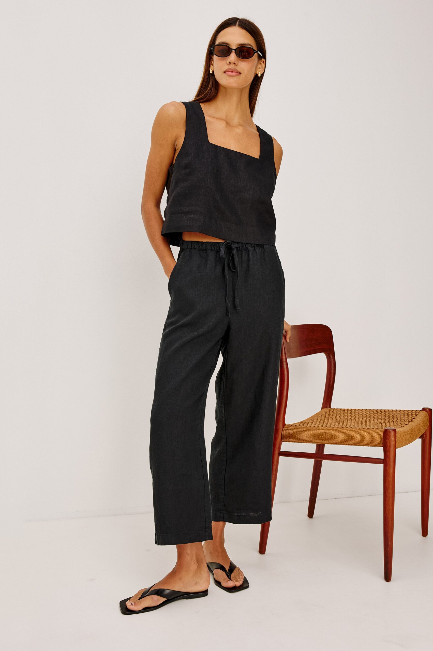 EMMIE-CROP-BLACK-LINEN_1_229-274D-8319