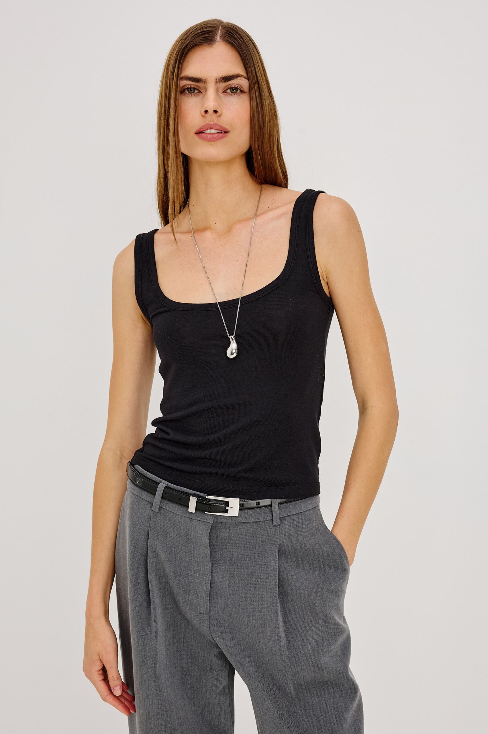 LINA-BLACK_1_889C-324F-001_c4d8766e-dfec-4490-8ece-fbdc4d324aa3
